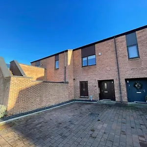 2 Bedroom House With Garden Next To River Tees Stockton-on-Tees